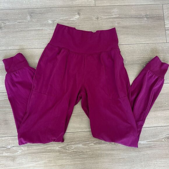 Salutation High Rise Jogger Taper Pants | Exotic Fuchsia - Picture 4 of 5